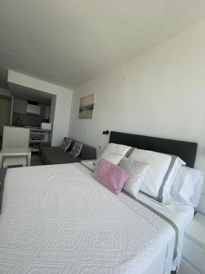 トレモリノスApartamento Con Vistas Al Mar A Metros De La Playa Carihuela Soleilアパートメント エクステリア 写真