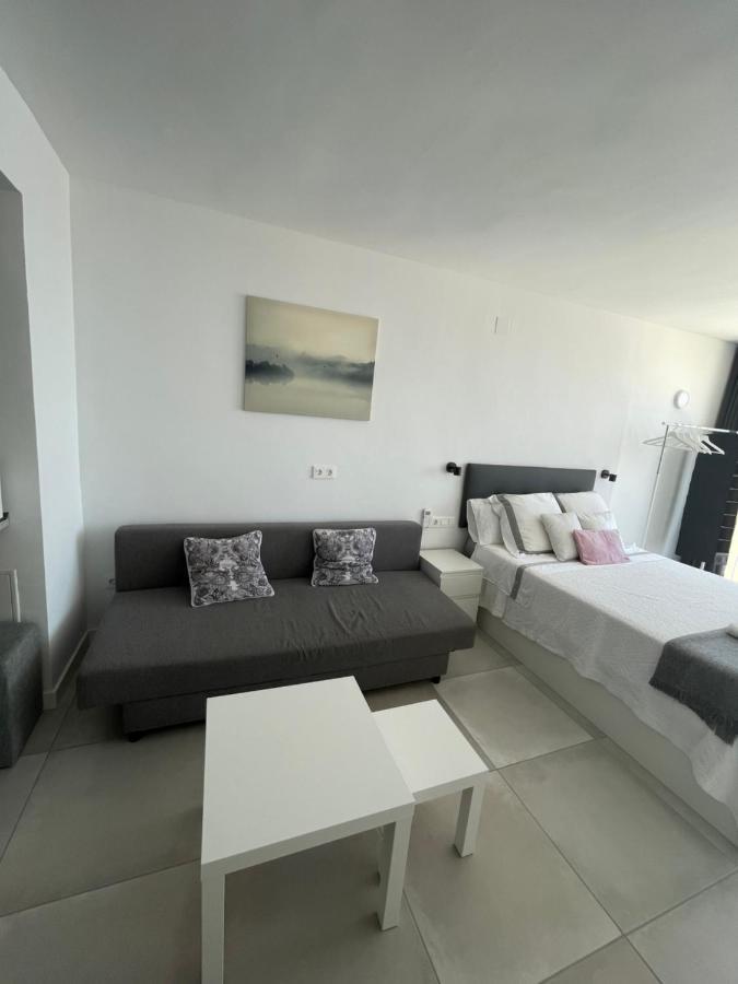 トレモリノスApartamento Con Vistas Al Mar A Metros De La Playa Carihuela Soleilアパートメント エクステリア 写真