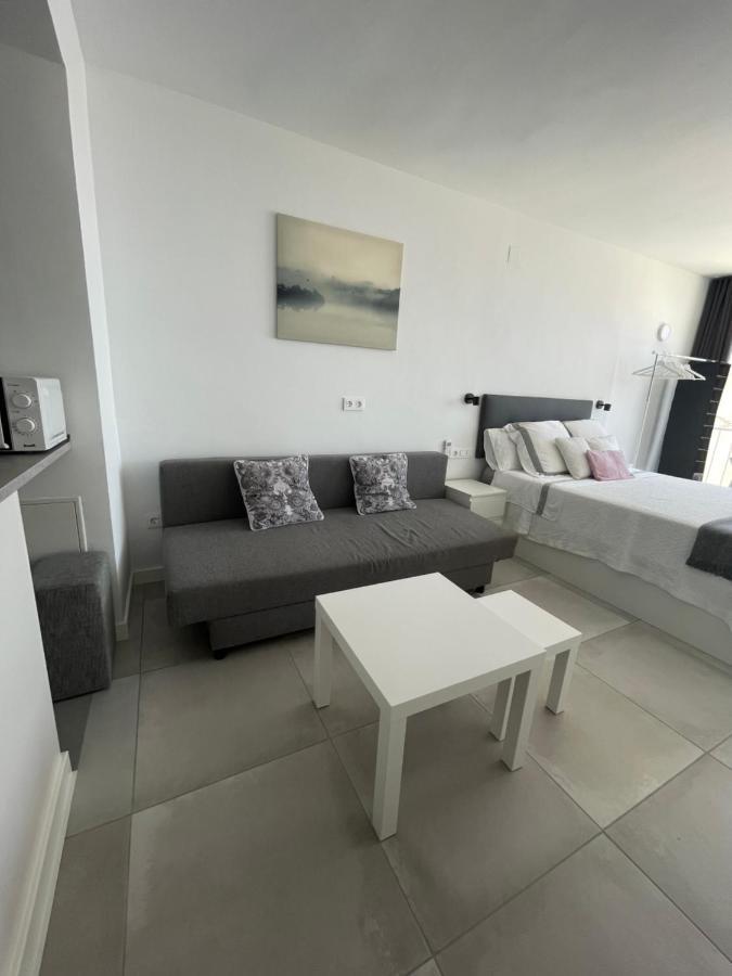トレモリノスApartamento Con Vistas Al Mar A Metros De La Playa Carihuela Soleilアパートメント エクステリア 写真