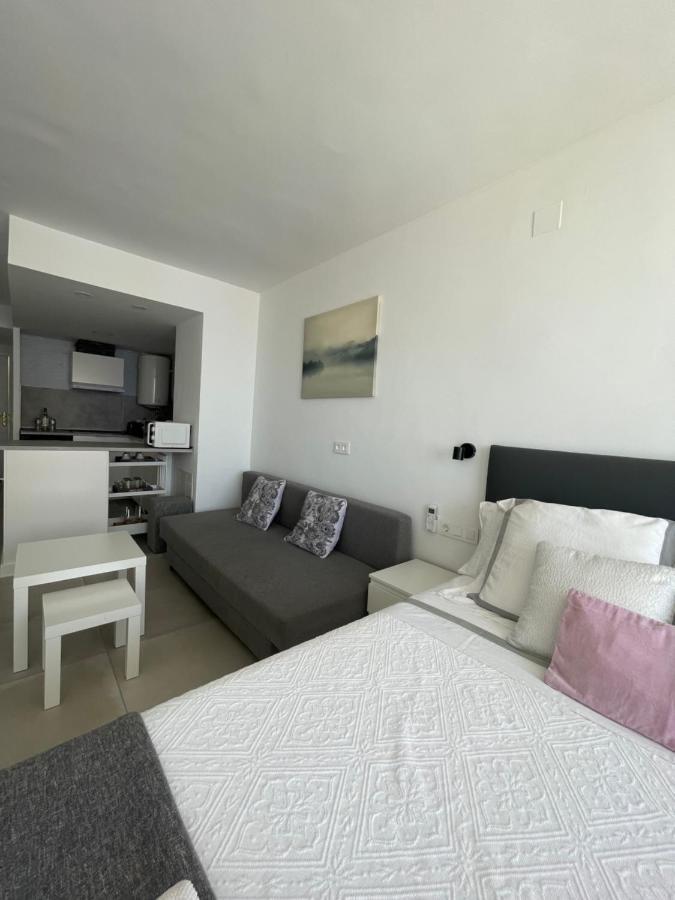 トレモリノスApartamento Con Vistas Al Mar A Metros De La Playa Carihuela Soleilアパートメント エクステリア 写真